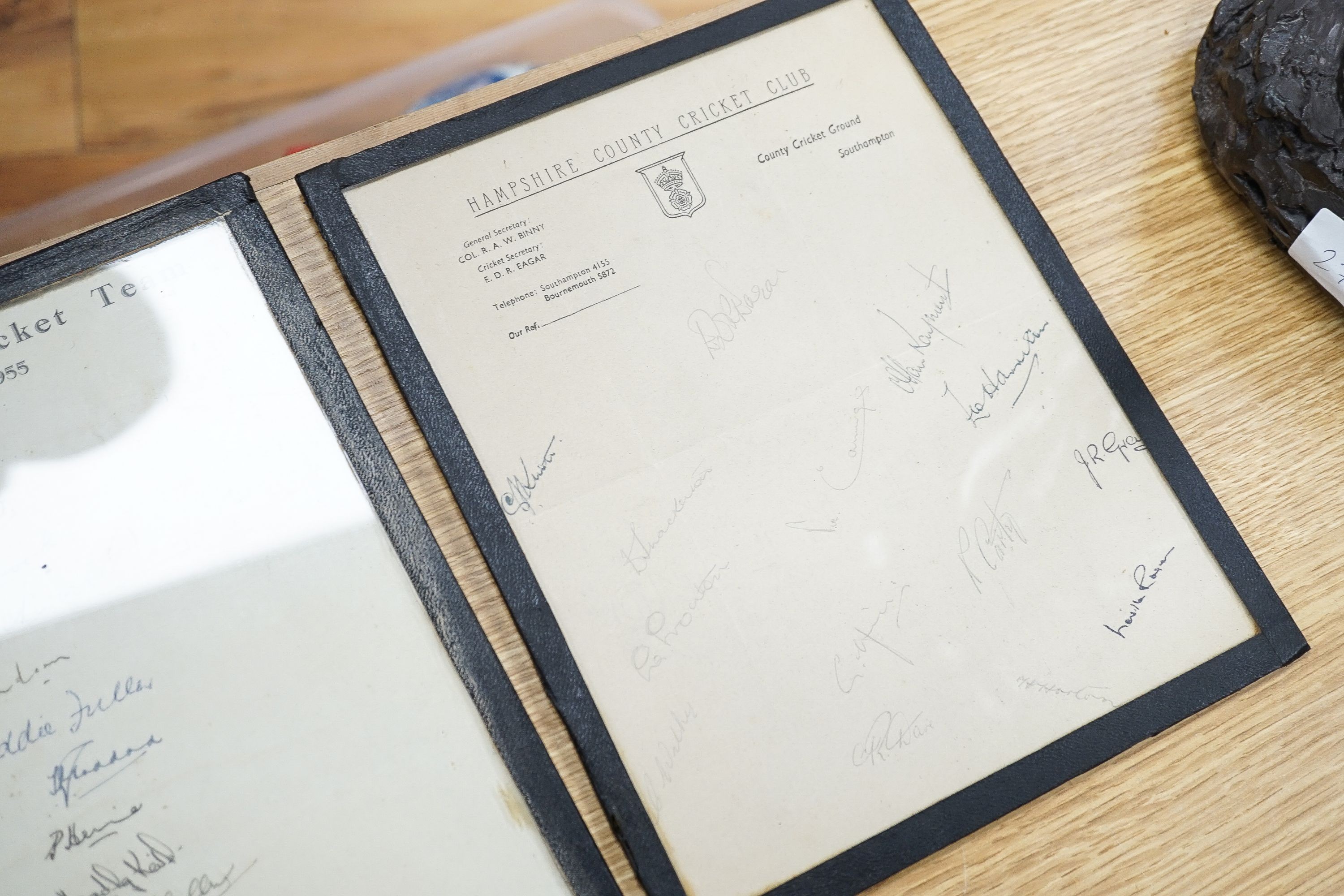 1950s cricket signatures for Australian and England Ashes teams 1954-5, Kent, Worcester and Hants cricket teams and facsimile Arsenal 1952-53 First division winning side